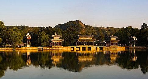 复杂模拟游戏《矮人要塞》Steam版10分钟实机演示